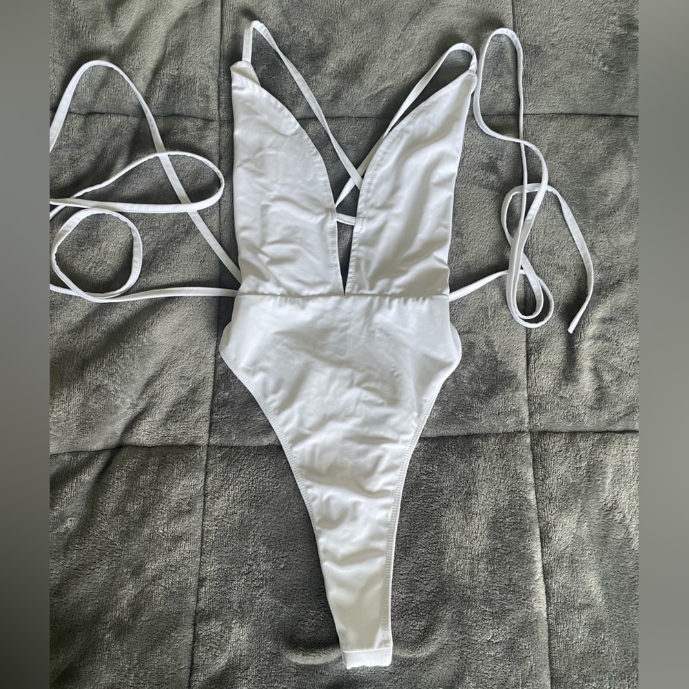 Multi way plunge tie swimsuit, boohoo, size 6